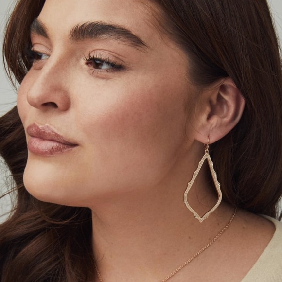 Kendra Scott Sophee Drop Earrings In Gold - Picture 4 of 7